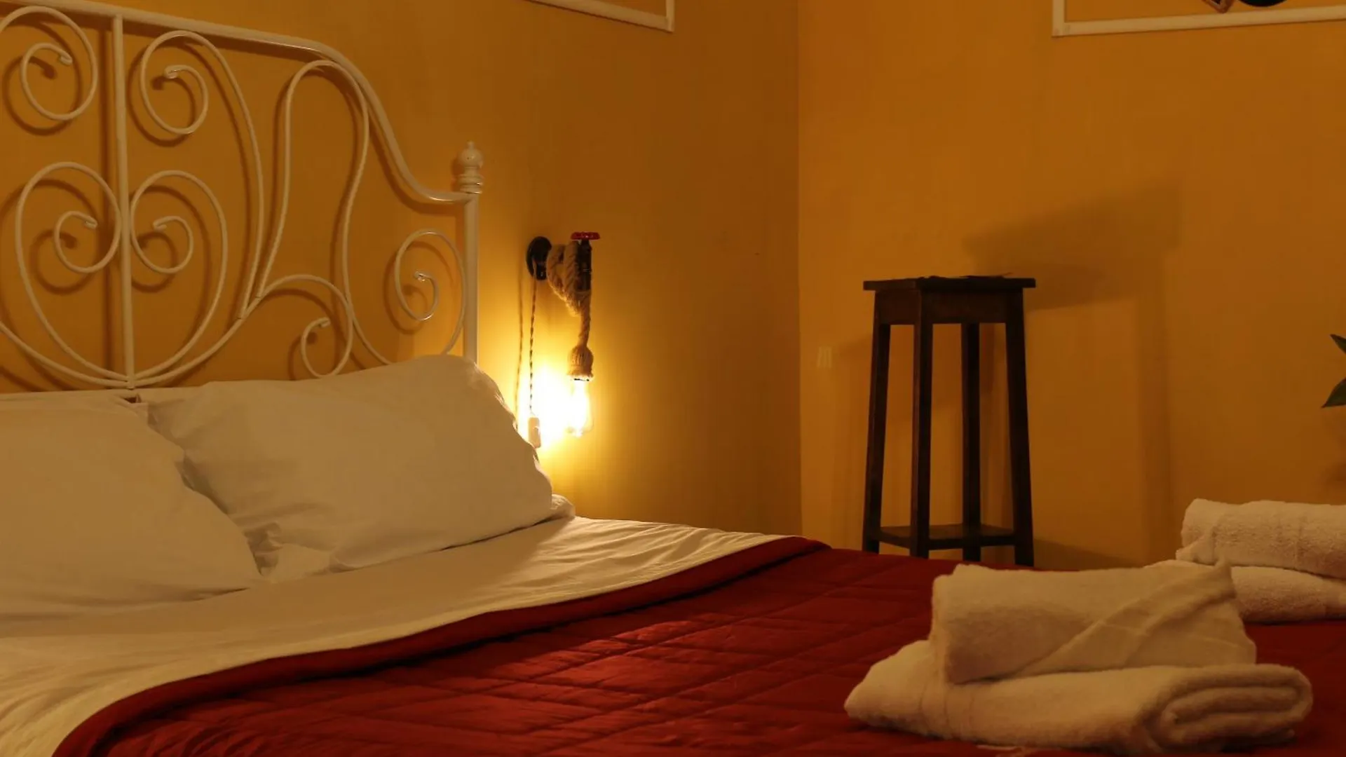 Operahome Naples 0*,  Italy
